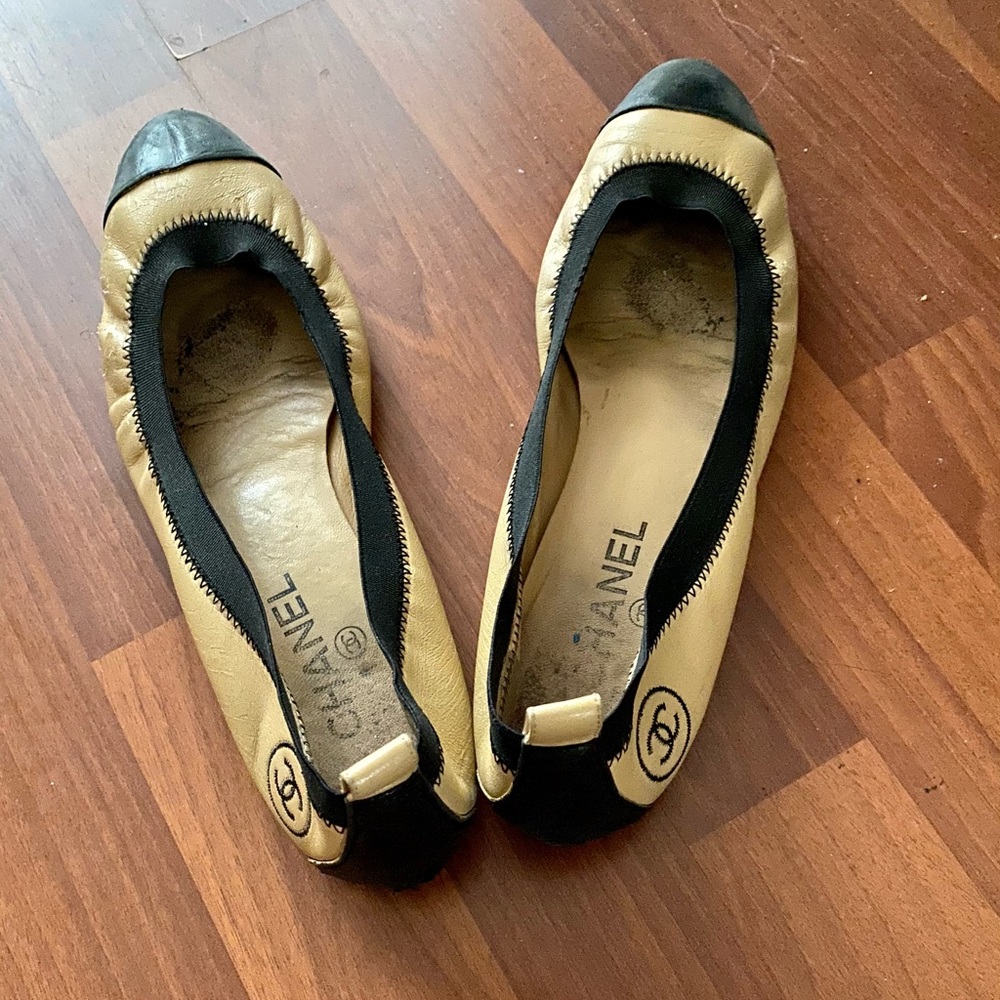 Chanel Flats Ballerinas Logo beige size 40